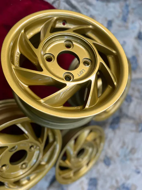 Close view of the Steel Gold Metallic finish on a Hiseko Aixger aero wheel