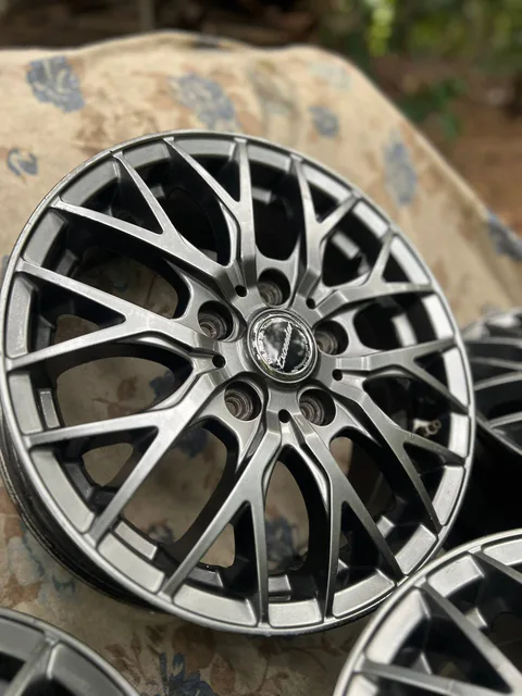 Angled detail of the graphite Exceeder alloy wheel