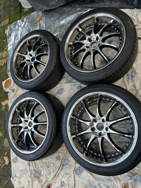 Complete set of four 19-inch Japanese alloy wheels with tyres